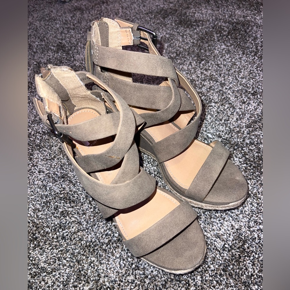 Report Warhawk wedges Taupe